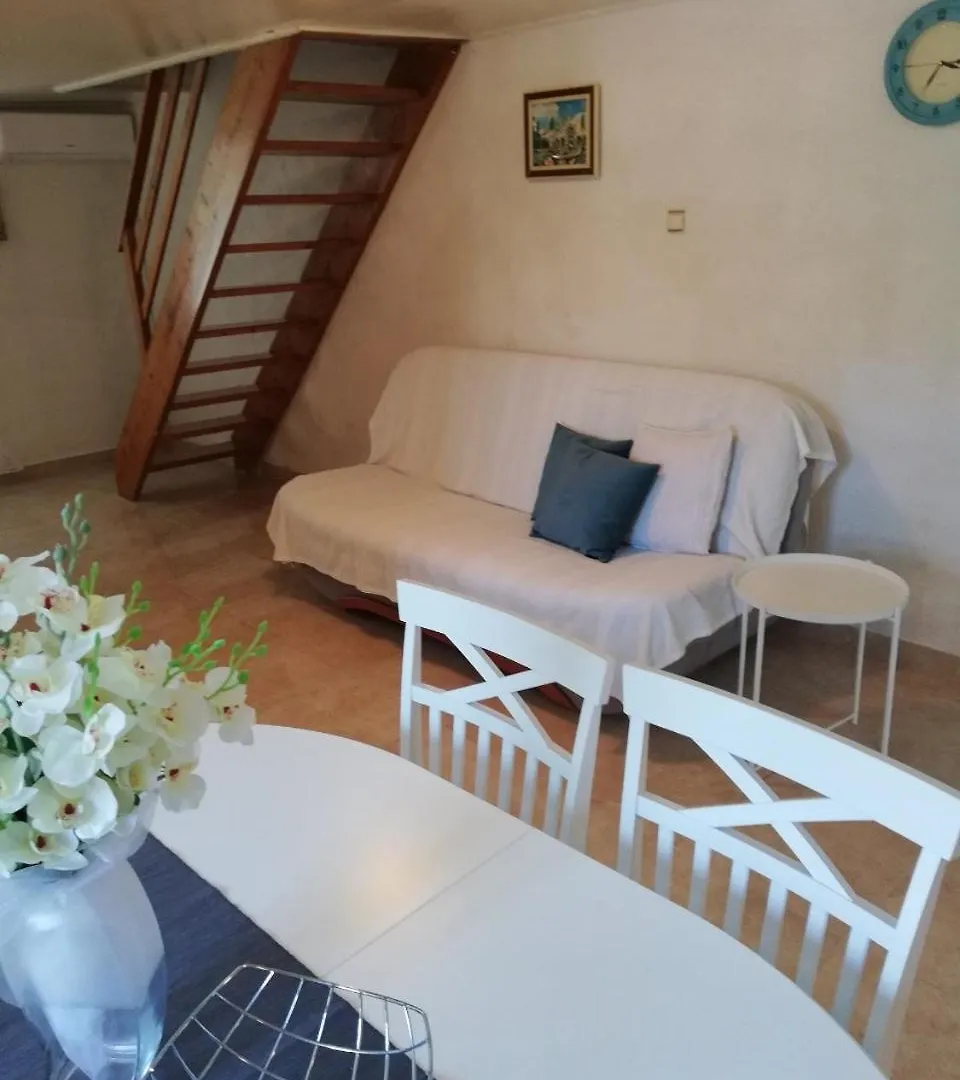 Apartment Surdic Valun Croatia