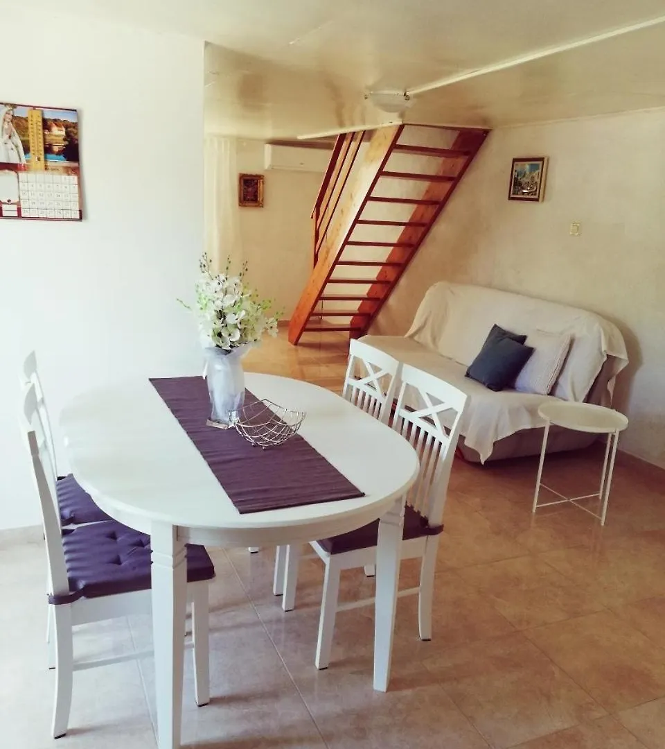 Apartment Surdic Valun Guest house