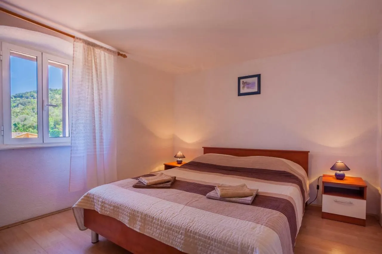 Apartment Surdic Valun 3*,