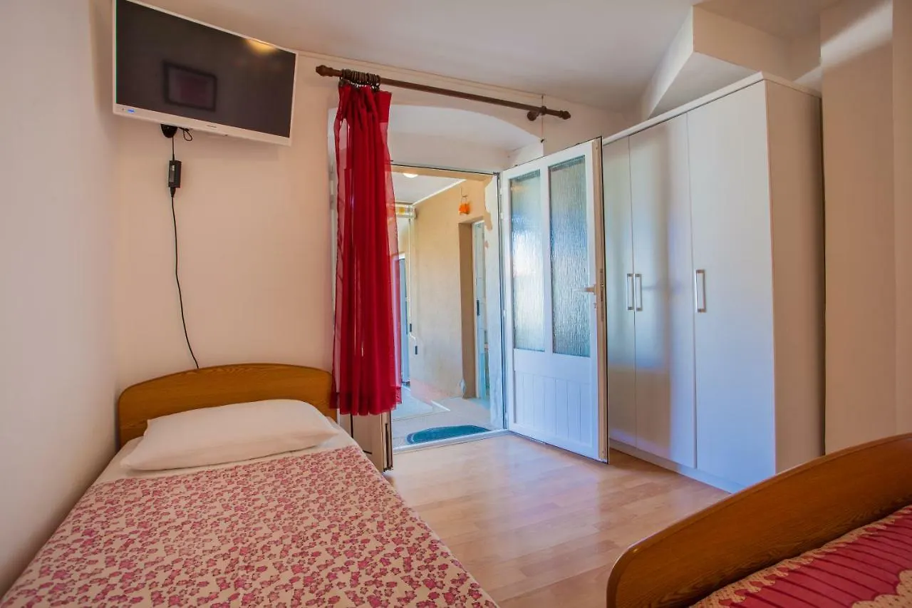 Apartment Surdic Valun 3*,  Croatia