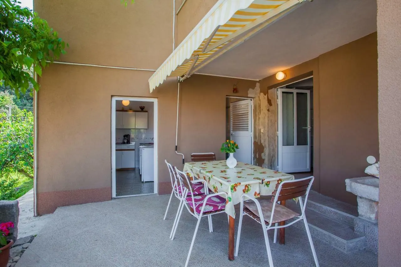 Apartment Surdic Valun Guest house