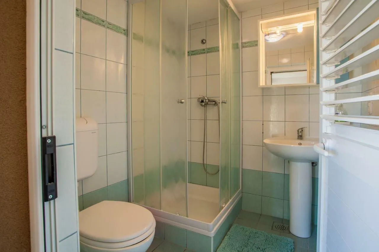 Apartment Surdic Valun Guest house