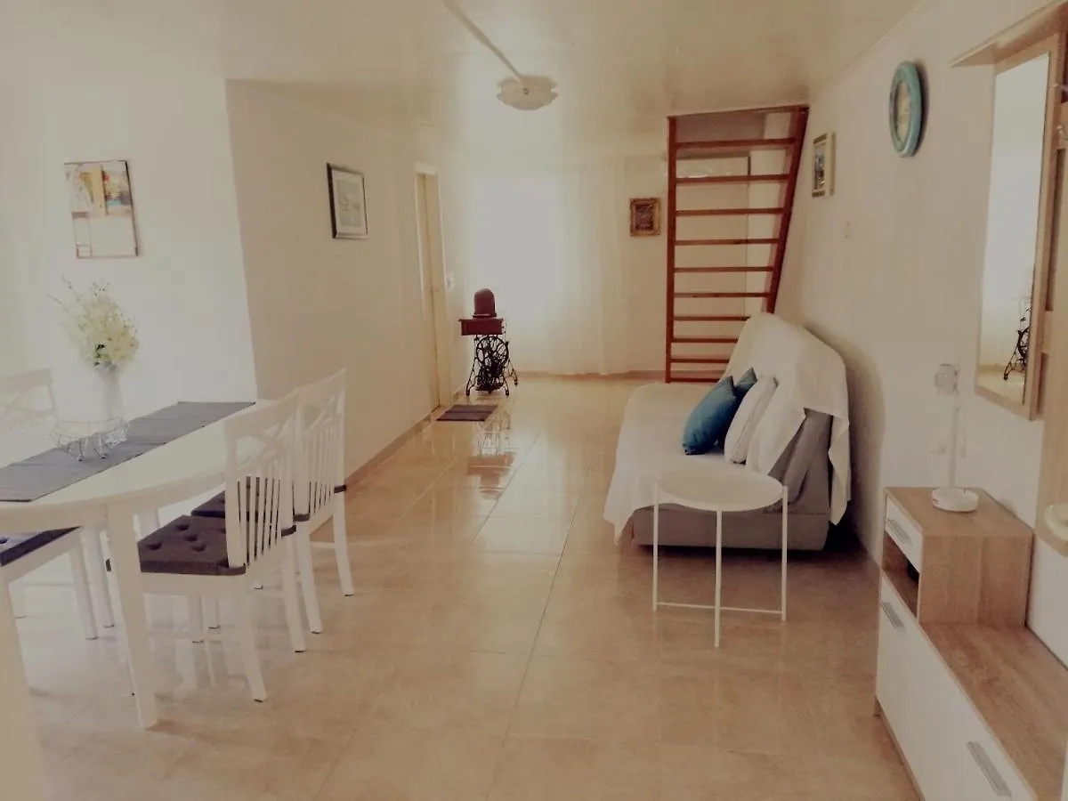 Apartment Surdic Valun 3*,